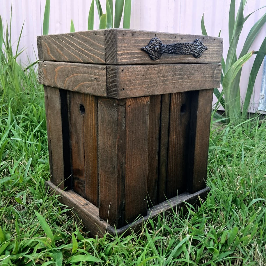 Small Apartment Storage Bin/Trash Bin