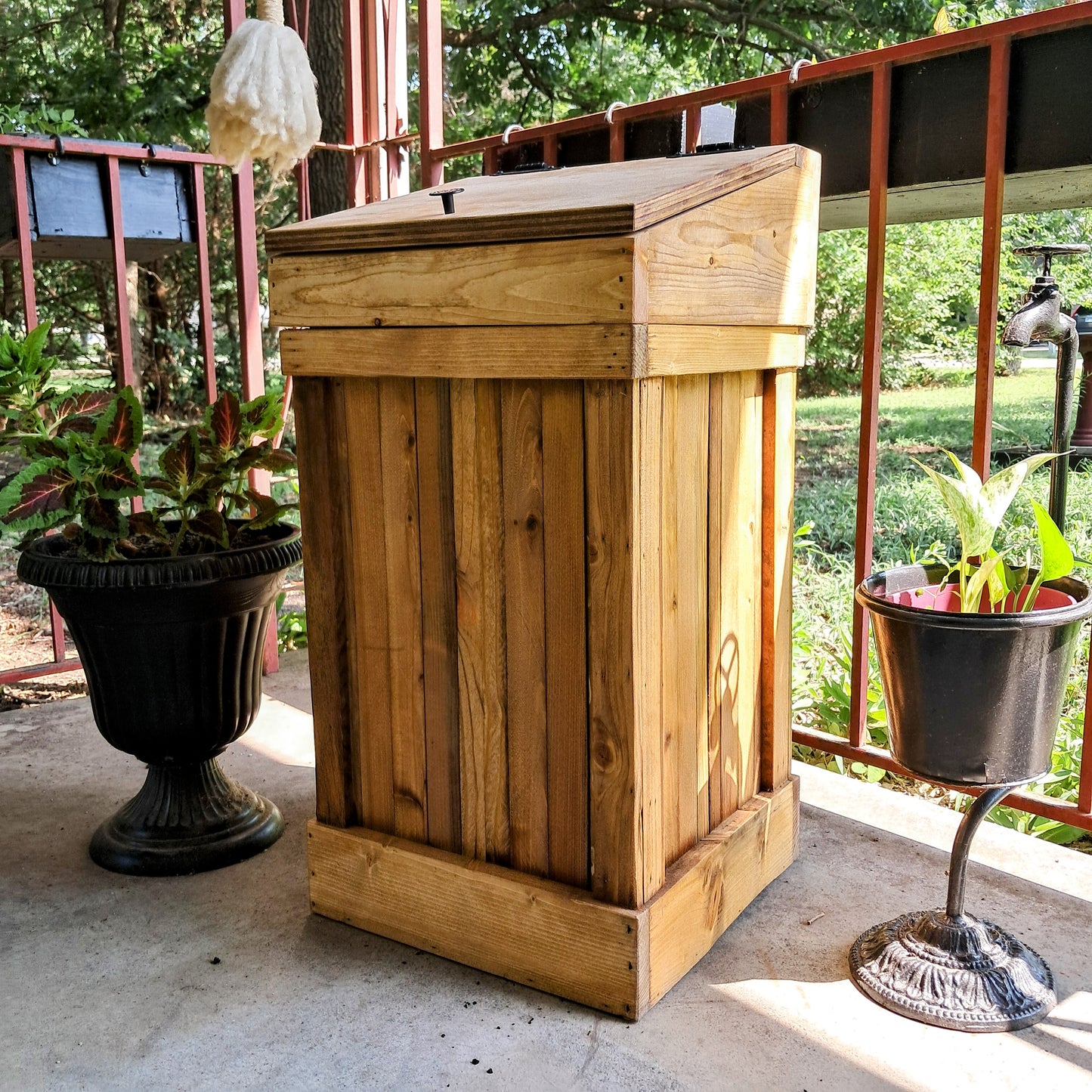Country Kitchen Style 13 Gallon Wood Trash Can with Tilted Top and Lid