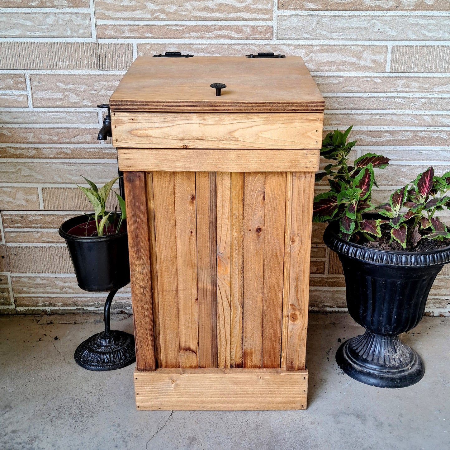 Country Kitchen Style 13 Gallon Wood Trash Can with Tilted Top and Lid