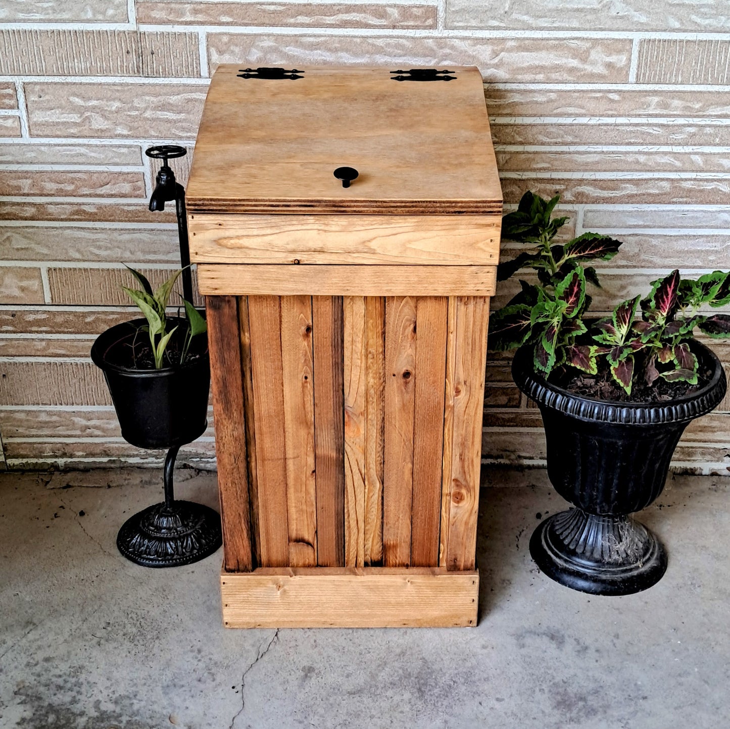 Country Kitchen Style 13 Gallon Wood Trash Can with Tilted Top and Lid