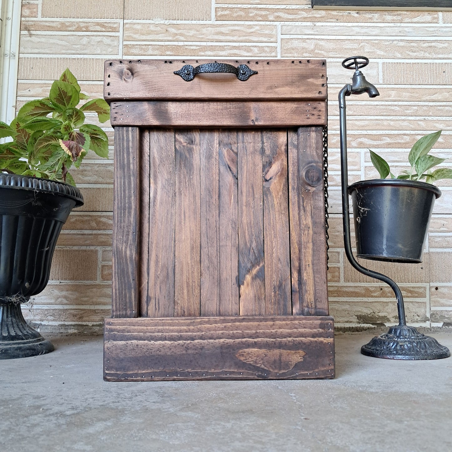 8 Gallon Trash Can
