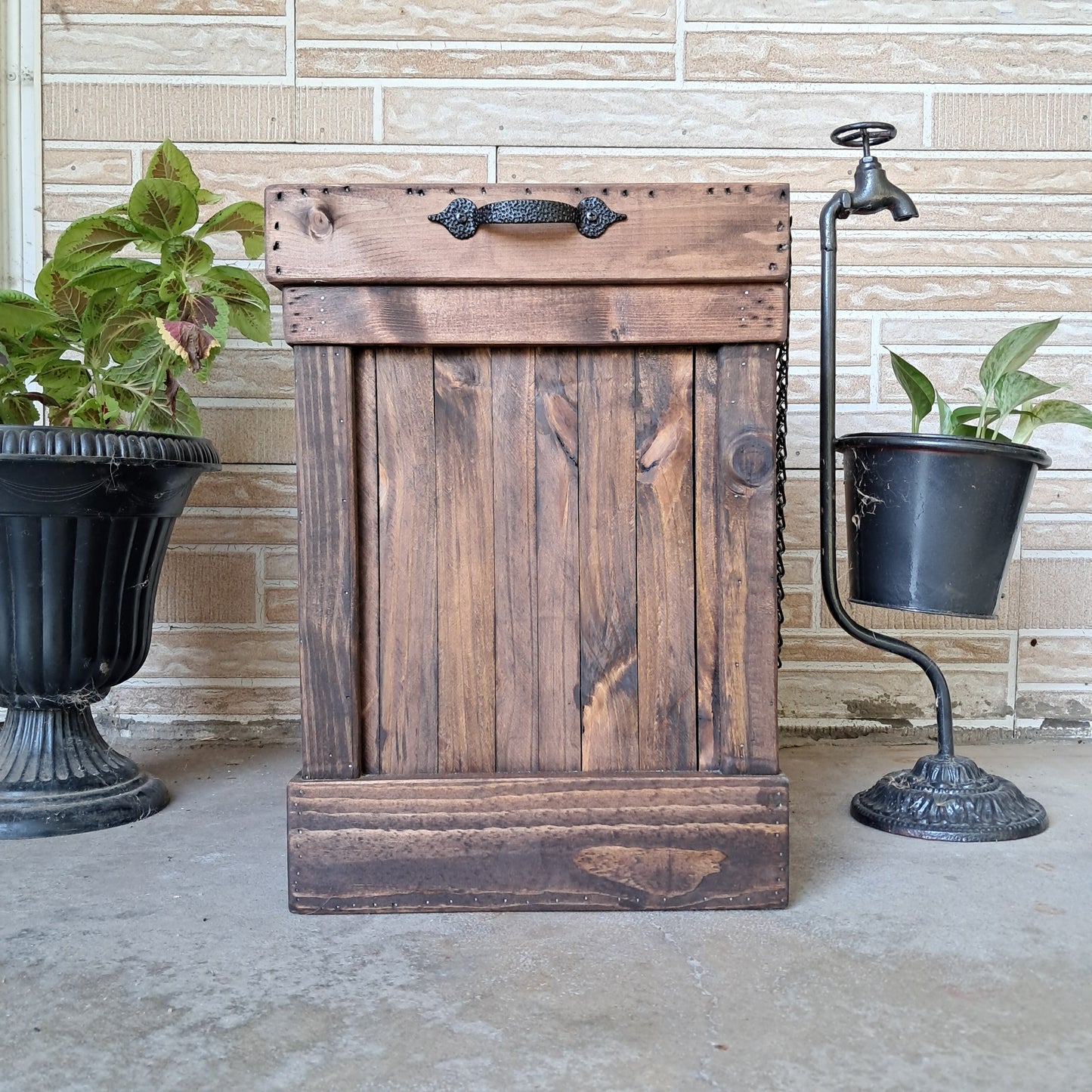 8 Gallon Trash Can