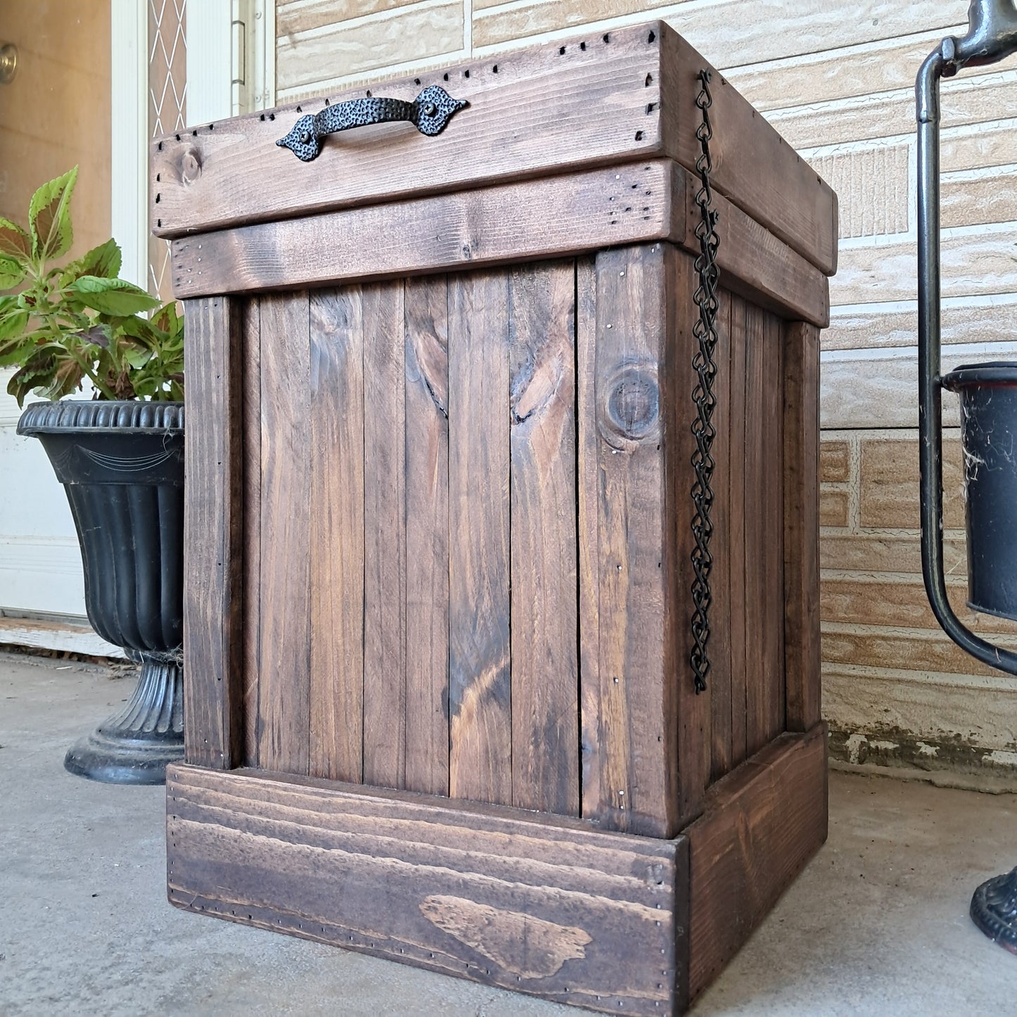 8 Gallon Trash Can