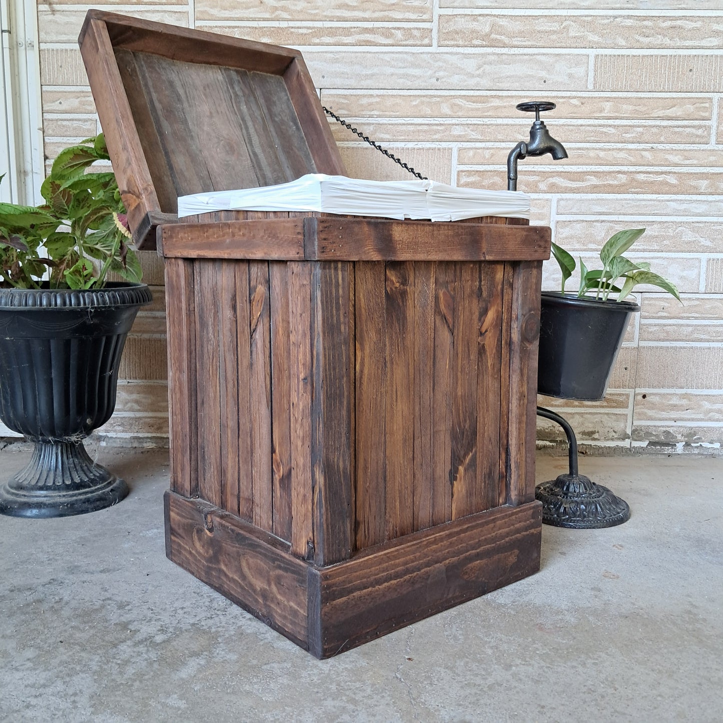 8 Gallon Trash Can