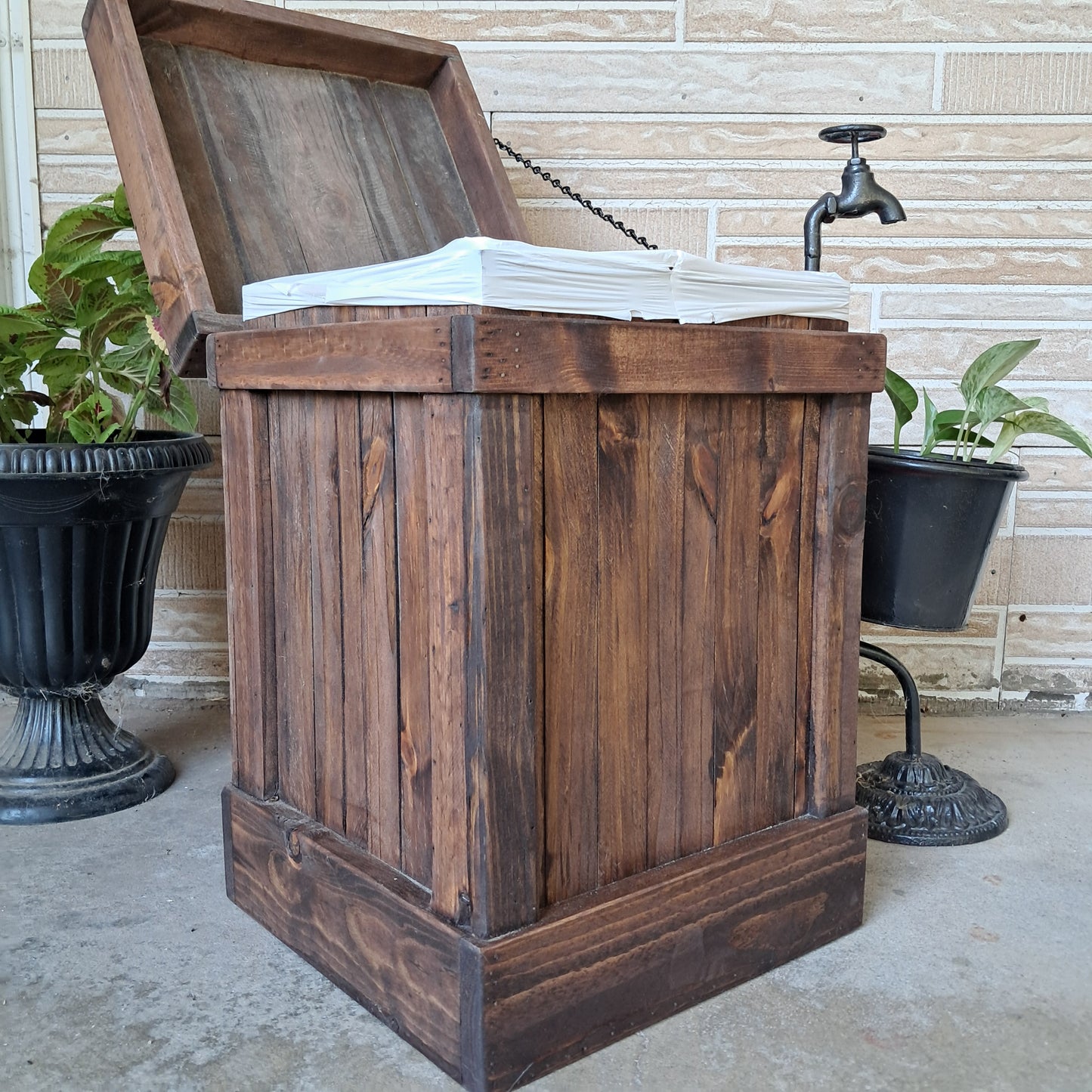 8 Gallon Trash Can