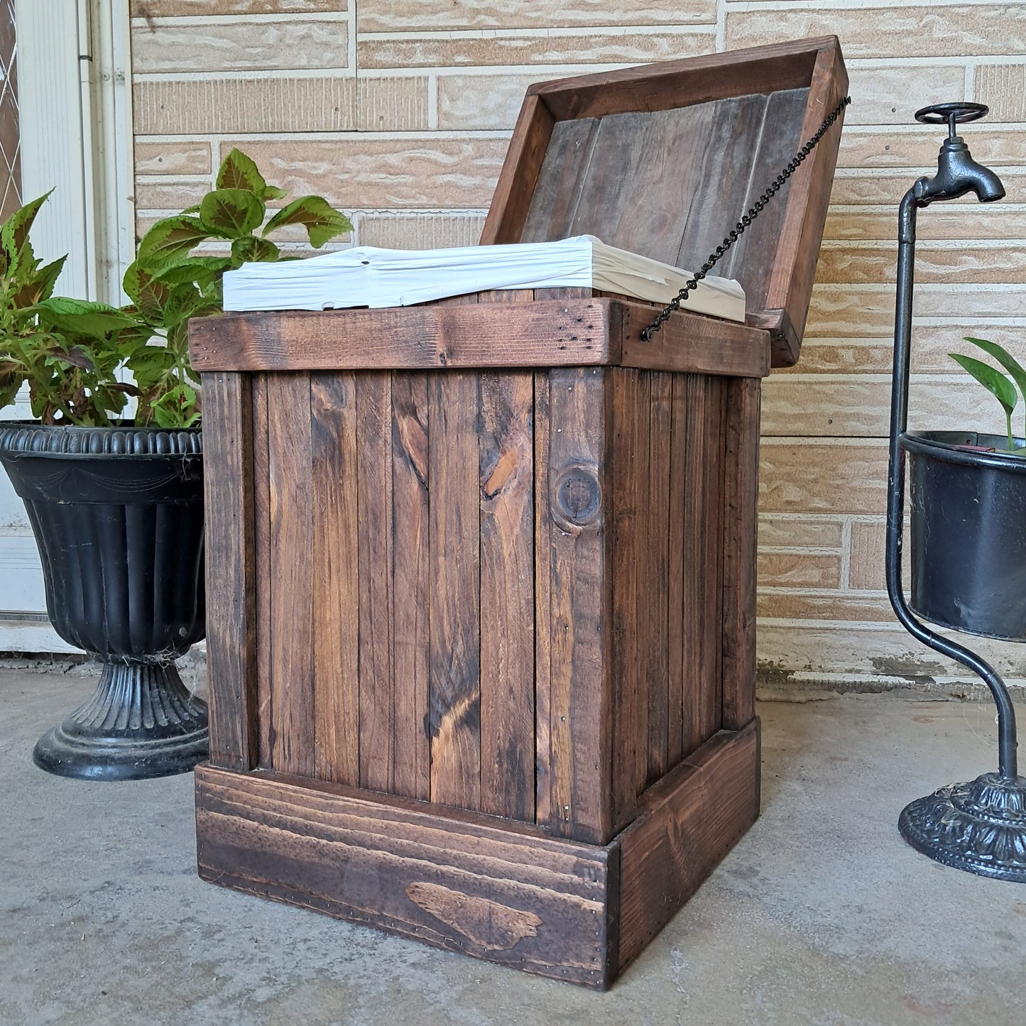 8 Gallon Trash Can