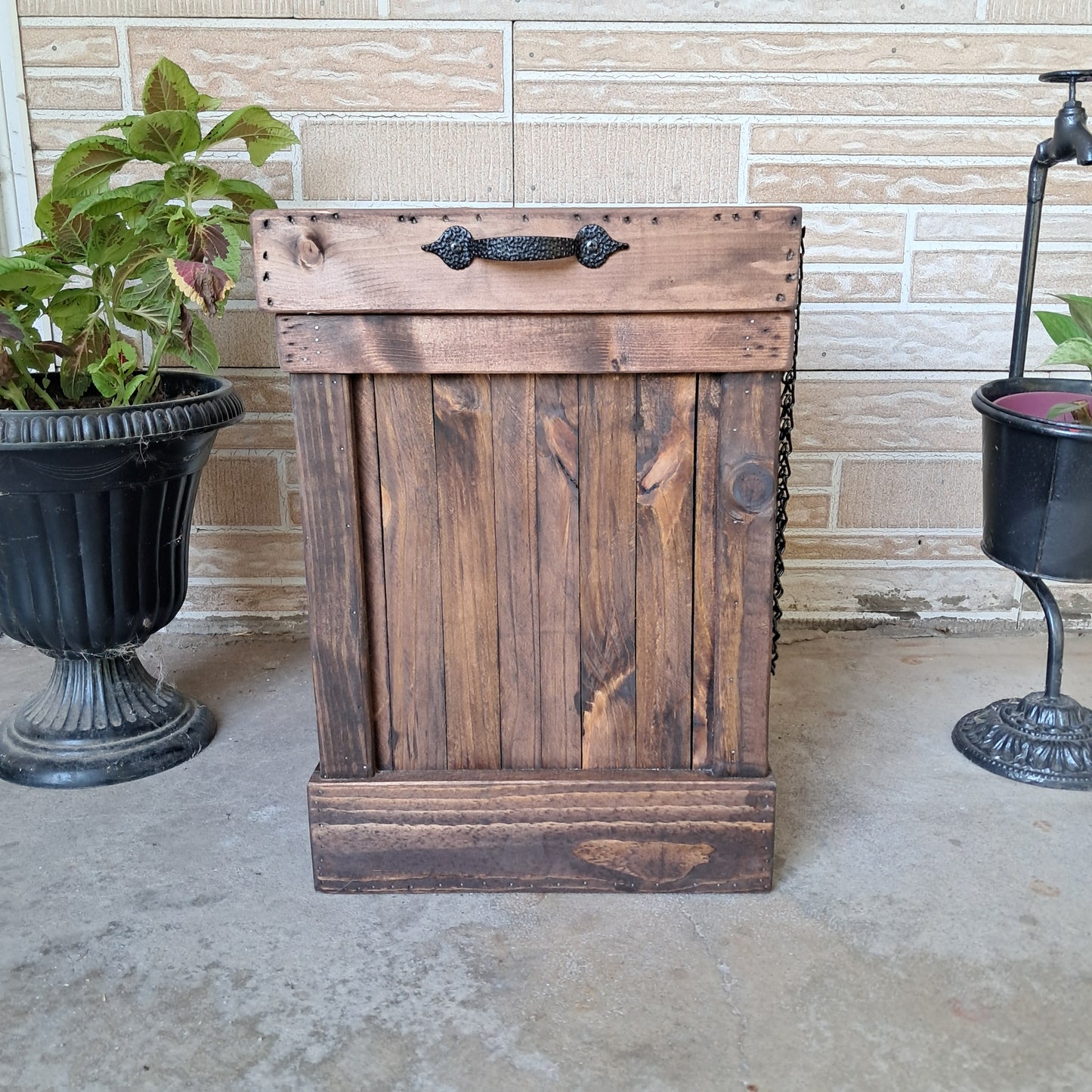 8 Gallon Trash Can