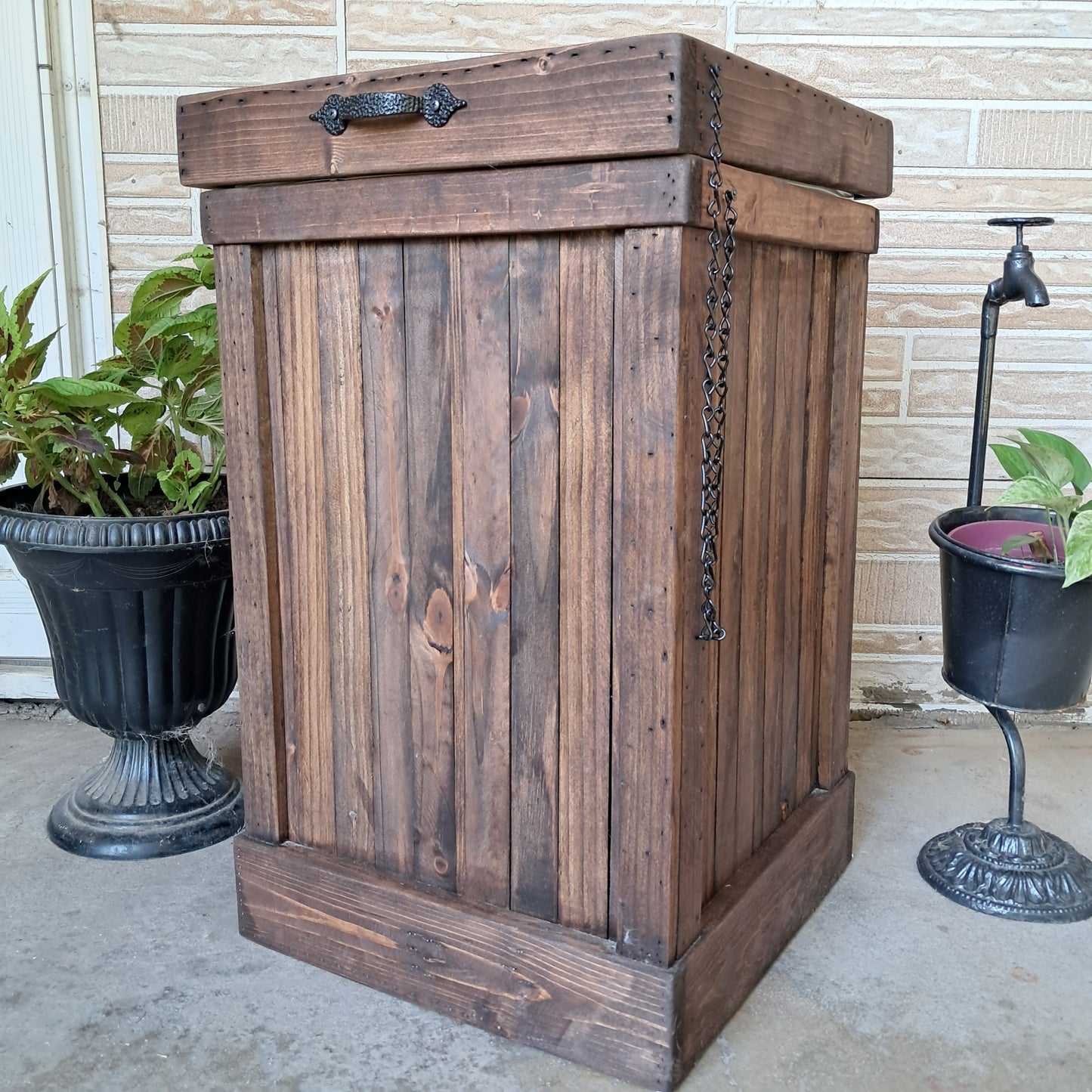 16 Gallon Trash Bin