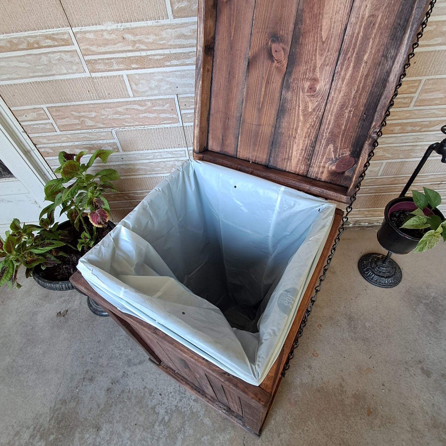 16 Gallon Trash Bin