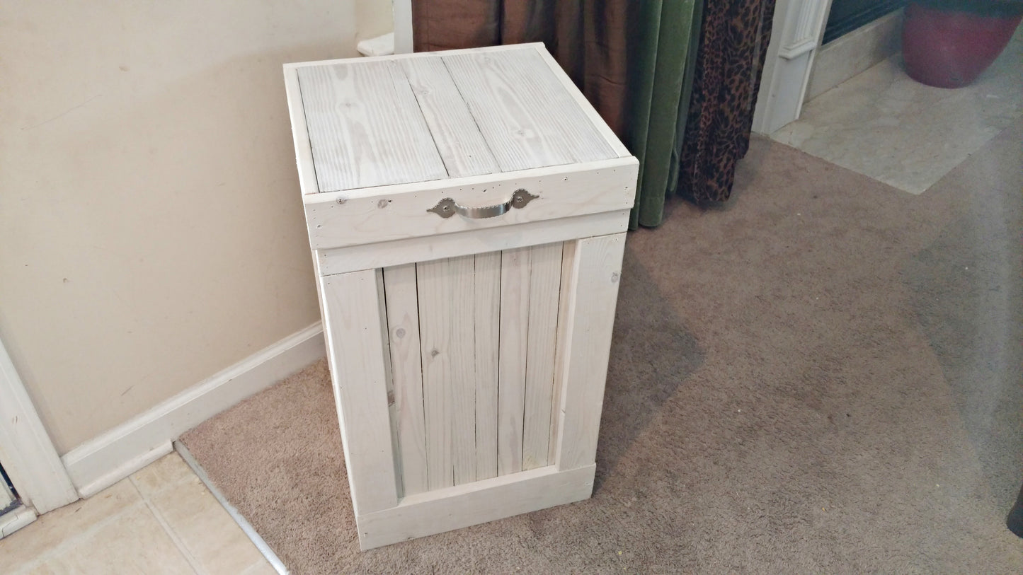 13 Gallon White Trash Can