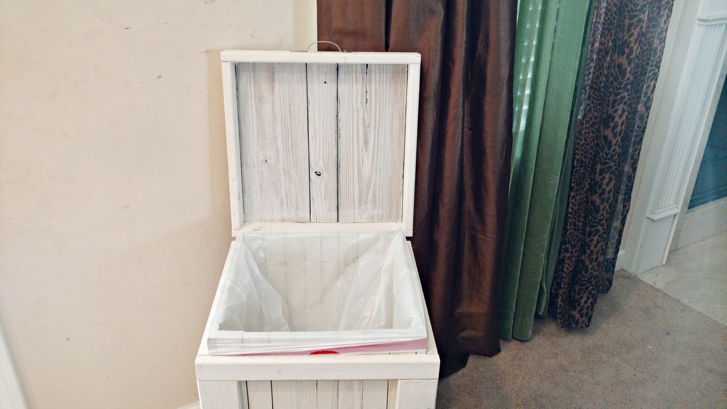 13 Gallon White Trash Can
