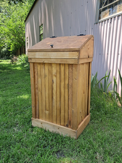 30 Gallon French Country Trash Can