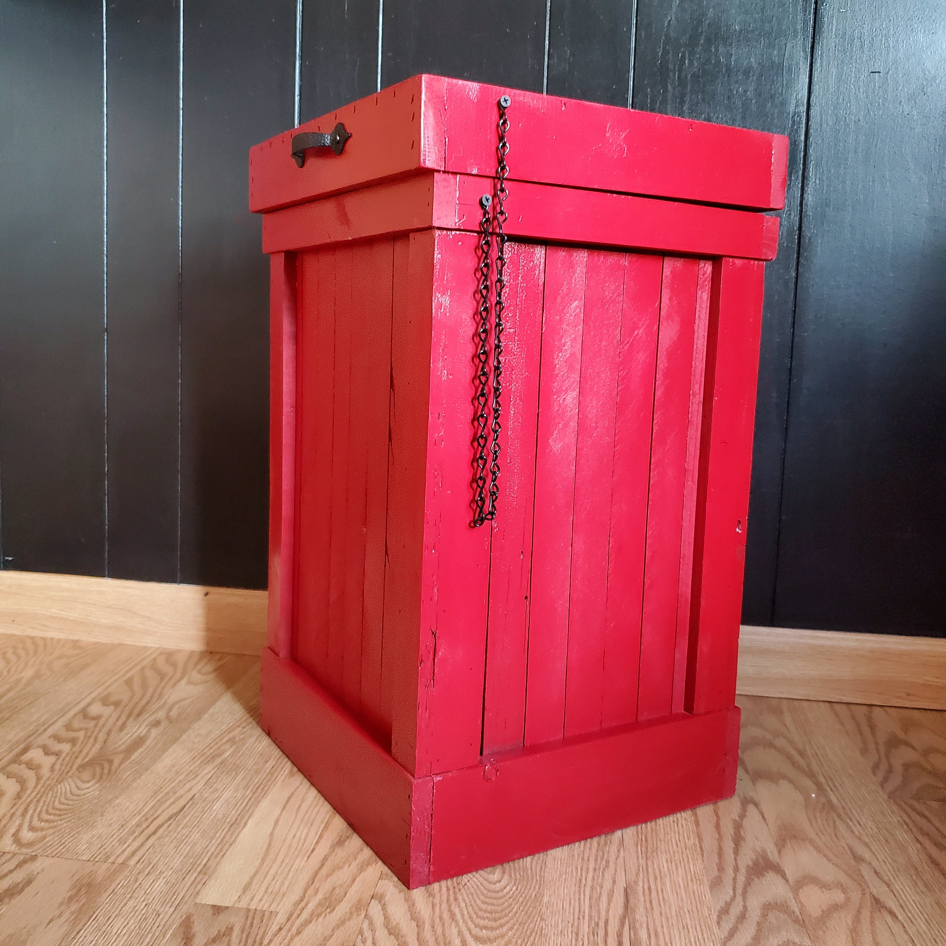 Red kitchen deals trash can